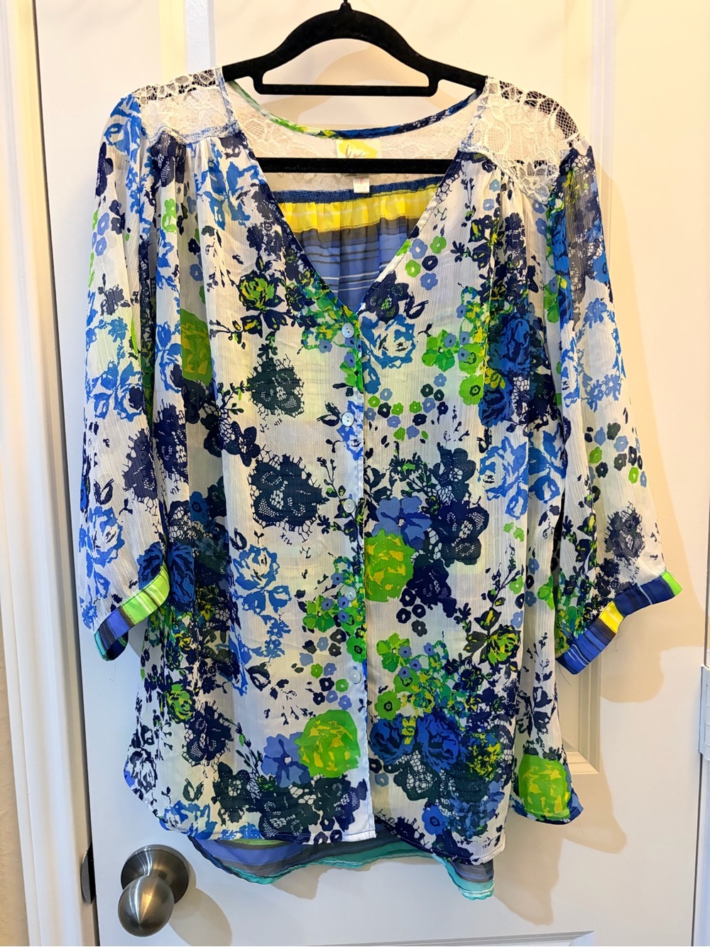 fig and flower Blue, Green & White Floral Lace-Trim Blouse Size L Long Flowy